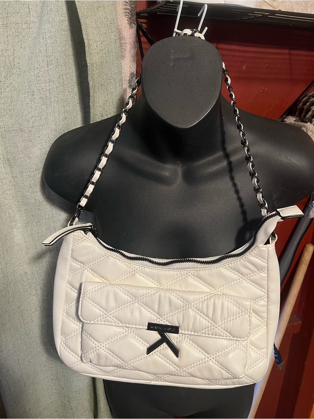 Quilted Cream Shoulder Bag with Chain-Link Strap
